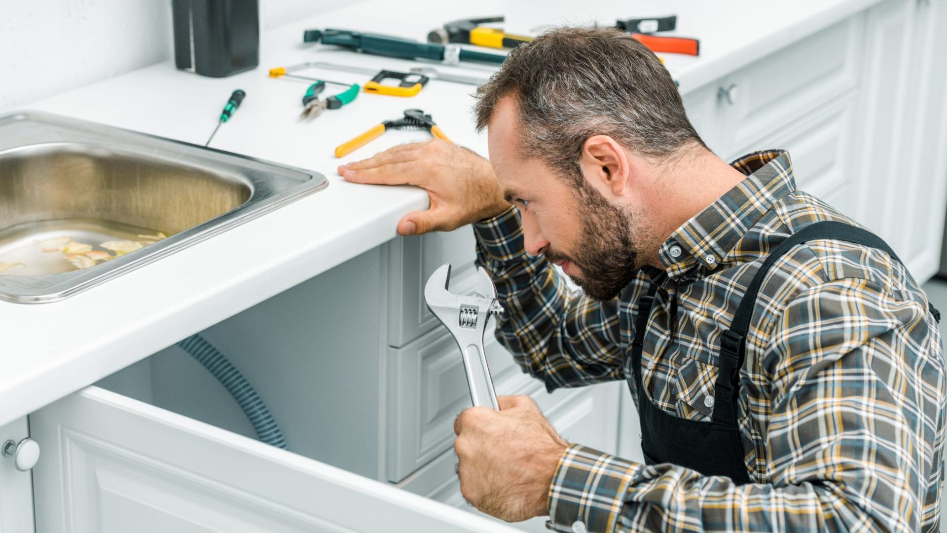 how do we handle emergency plumbing services